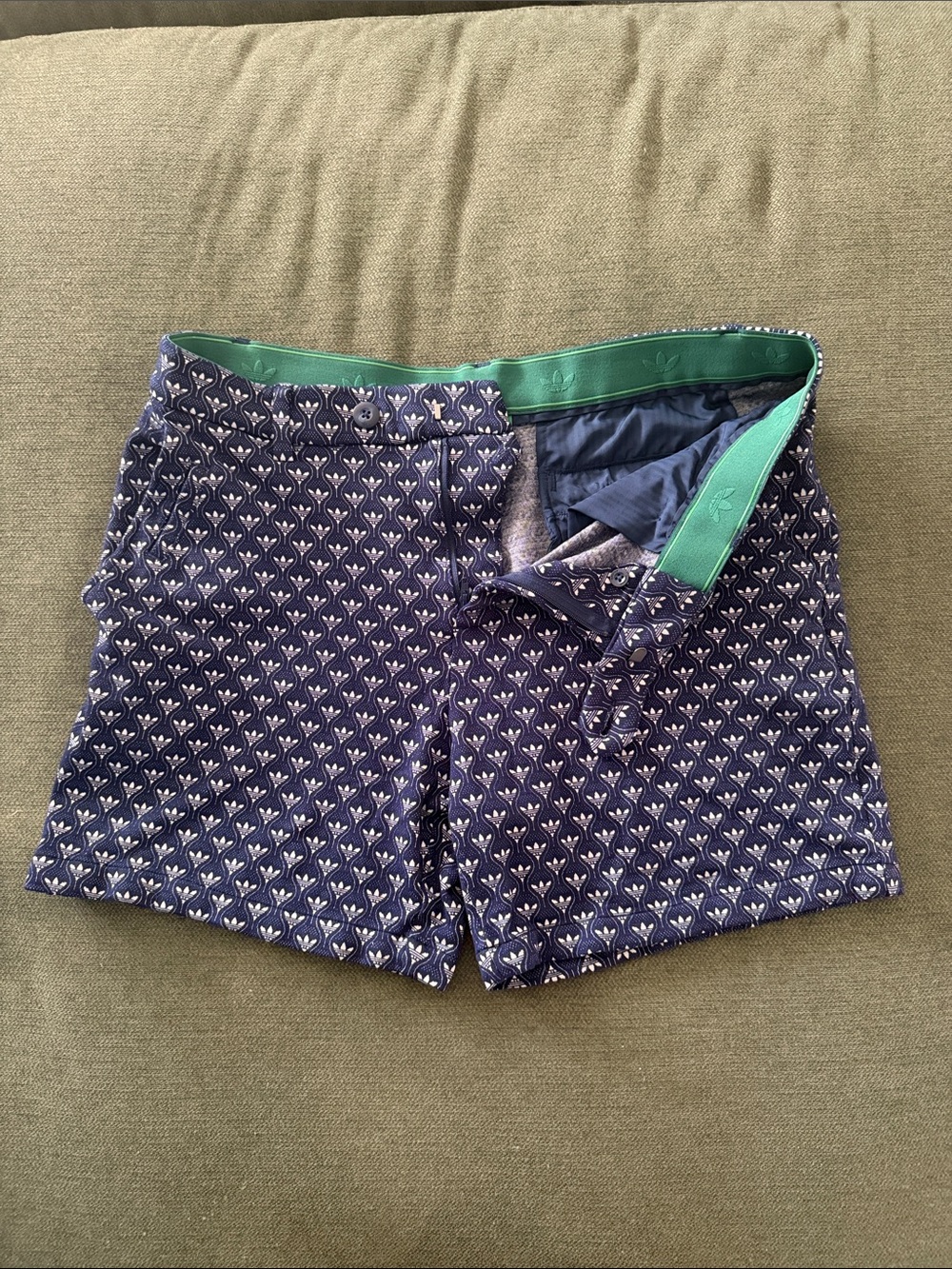 adidas Originals Men's 8.5” All-Over Golf Short
 - Size 34 - Like New